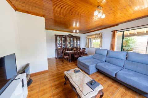 VENDE-SE MORADIA EM SÃO MIGUEL ARCANJO, SÃO ROQUE DO PICO