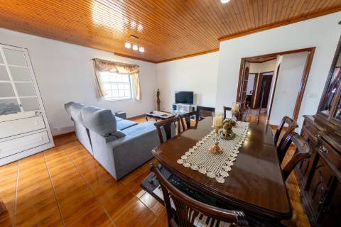 VENDE-SE MORADIA EM SÃO MIGUEL ARCANJO, SÃO ROQUE DO PICO