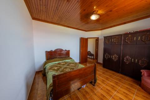 VENDE-SE MORADIA EM SÃO MIGUEL ARCANJO, SÃO ROQUE DO PICO