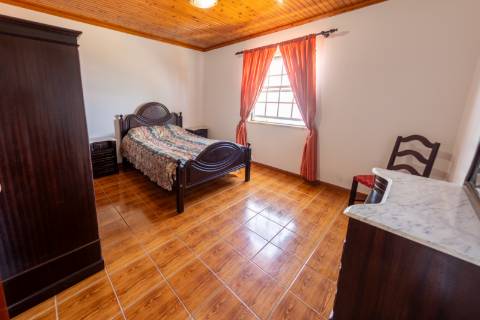 VENDE-SE MORADIA EM SÃO MIGUEL ARCANJO, SÃO ROQUE DO PICO