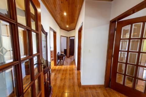 VENDE-SE MORADIA EM SÃO MIGUEL ARCANJO, SÃO ROQUE DO PICO