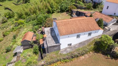 VENDE-SE MORADIA EM SÃO MIGUEL ARCANJO, SÃO ROQUE DO PICO