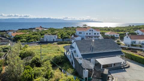 VENDE-SE MORADIA EM SÃO ROQUE DO PICO