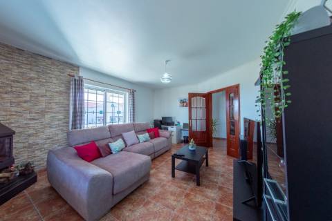 VENDE-SE MORADIA EM SÃO ROQUE DO PICO