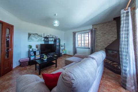 VENDE-SE MORADIA EM SÃO ROQUE DO PICO