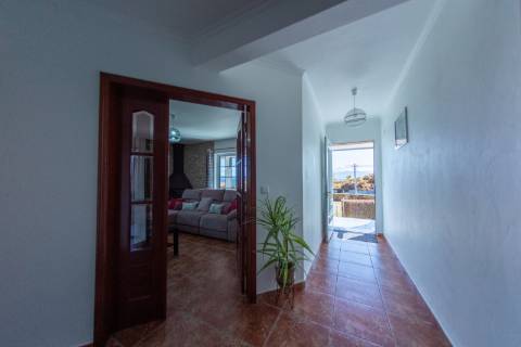 VENDE-SE MORADIA EM SÃO ROQUE DO PICO