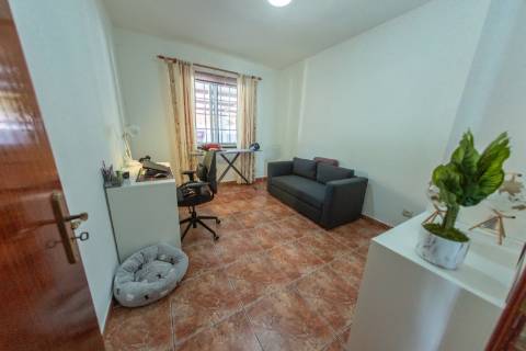 VENDE-SE MORADIA EM SÃO ROQUE DO PICO