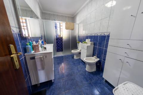 VENDE-SE MORADIA EM SÃO ROQUE DO PICO