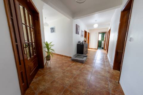 VENDE-SE MORADIA EM SÃO ROQUE DO PICO