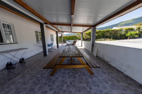 VENDE-SE MORADIA EM SÃO ROQUE DO PICO