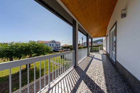 VENDE-SE MORADIA EM SÃO ROQUE DO PICO