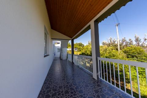 VENDE-SE MORADIA EM SÃO ROQUE DO PICO