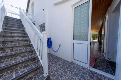 VENDE-SE MORADIA EM SÃO ROQUE DO PICO