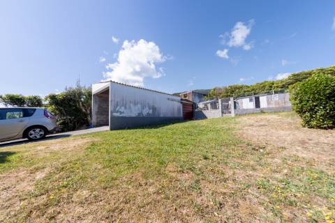 VENDE-SE MORADIA EM SÃO ROQUE DO PICO