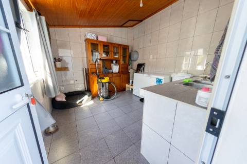 VENDE-SE MORADIA EM SÃO ROQUE DO PICO