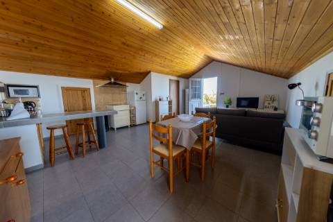 VENDE-SE MORADIA EM SÃO ROQUE DO PICO