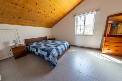 VENDE-SE MORADIA EM SÃO ROQUE DO PICO