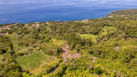 VENDE-SE TERRENO EM SÃO JOÃO, LAJES DO PICO