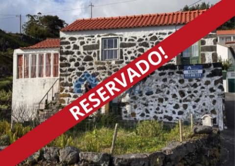 VENDE-SE MORADIA EM SÃO JOÃO, LAJES DO PICO