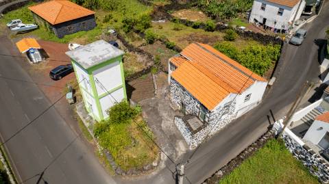 VENDE-SE MORADIA EM SÃO JOÃO, LAJES DO PICO