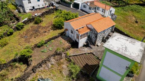 VENDE-SE MORADIA EM SÃO JOÃO, LAJES DO PICO