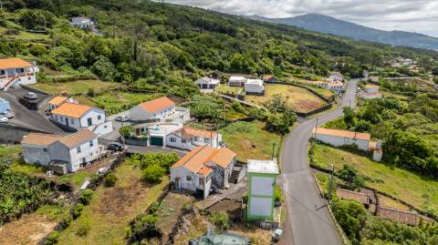 VENDE-SE MORADIA EM SÃO JOÃO, LAJES DO PICO