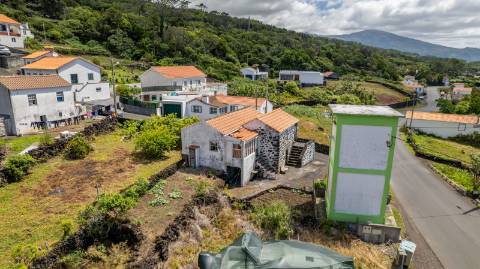 VENDE-SE MORADIA EM SÃO JOÃO, LAJES DO PICO