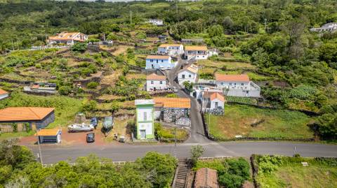 VENDE-SE MORADIA EM SÃO JOÃO, LAJES DO PICO