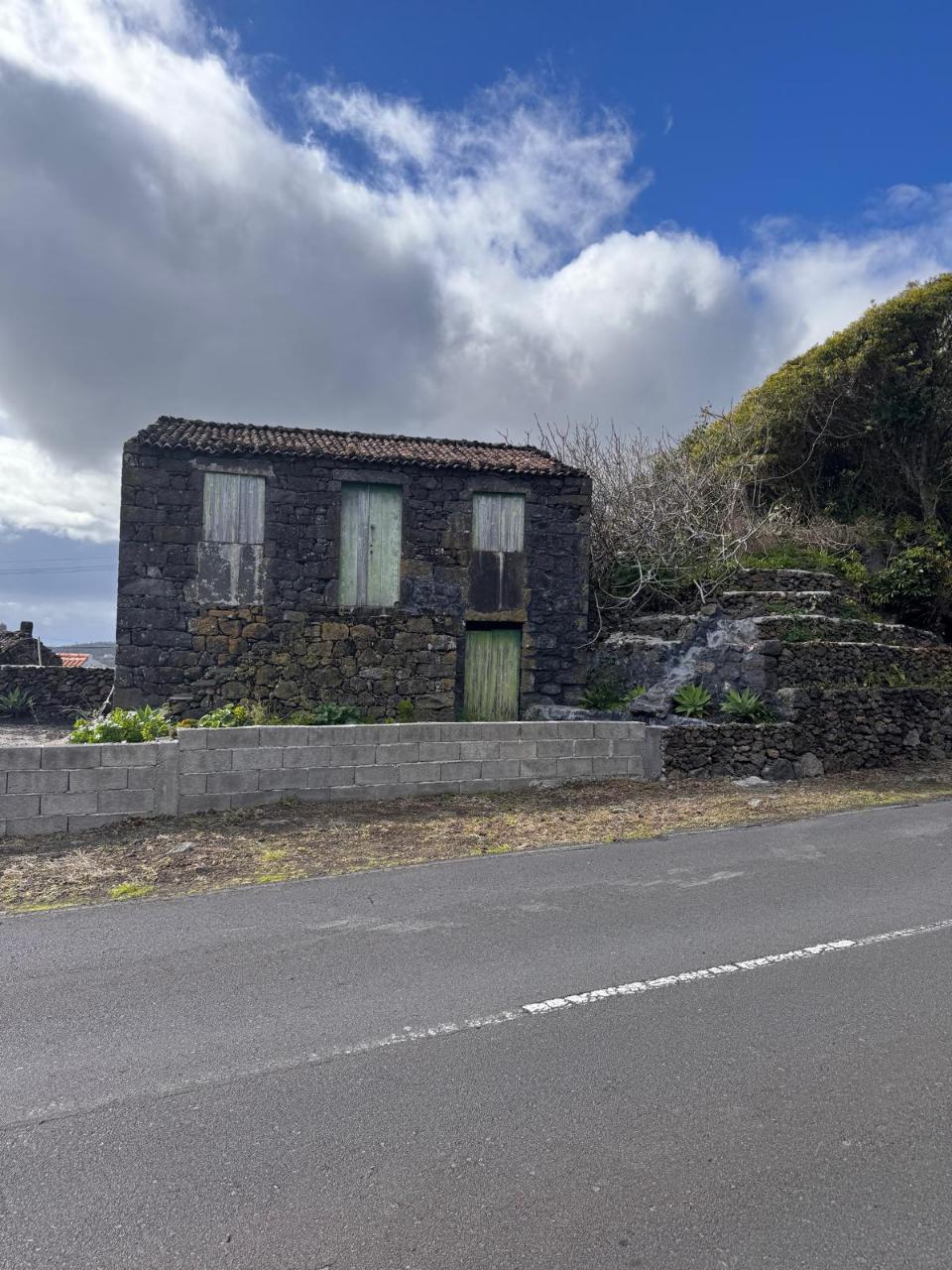 VENDE-SE MORADIA E ATAFONA NA TERRA DO PÃO, SÃO CAETANO, MADALENA DO PICO