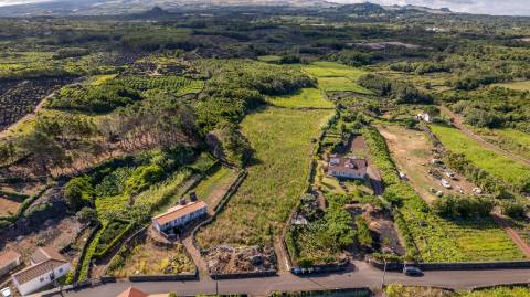 VENDE-SE TERRENO NOS TOLEDOS, MADALENA DO PICO