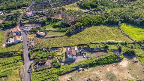 VENDE-SE TERRENO NOS TOLEDOS, MADALENA DO PICO