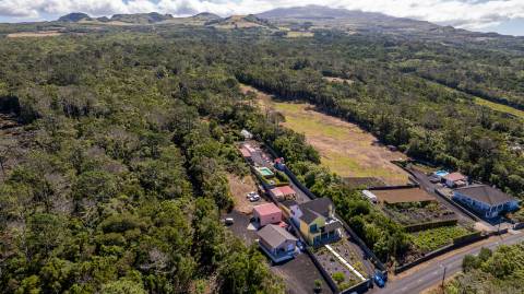 VENDE-SE TERRENO NA CANDELÁRIA, MADALENA DO PICO