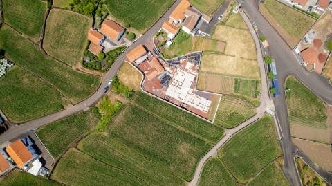VENDE-SE TERRENO NA PRAINHA, SÃO ROQUE DO PICO
