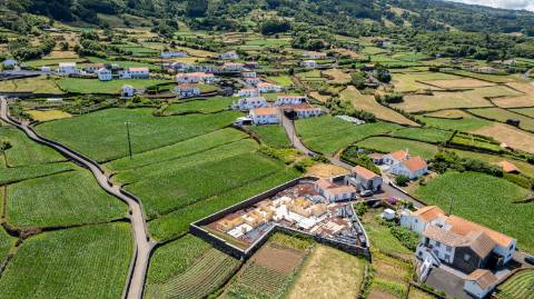 VENDE-SE TERRENO NA PRAINHA, SÃO ROQUE DO PICO