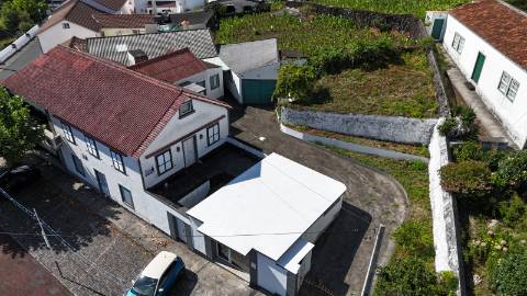 VENDE-SE MORADIA EM SÃO MATEUS, MADALENA DO PICO