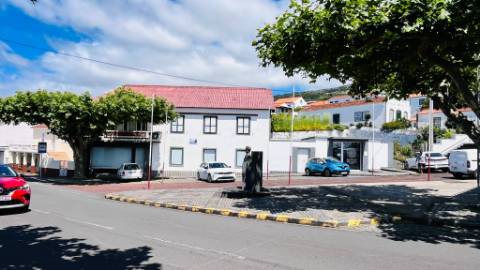 VENDE-SE MORADIA EM SÃO MATEUS, MADALENA DO PICO