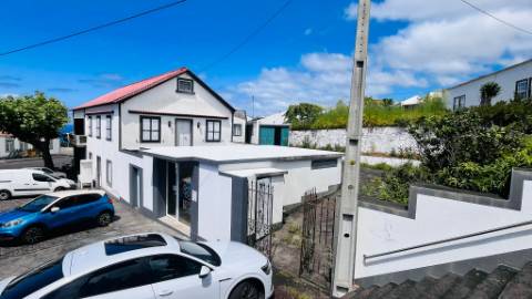 VENDE-SE MORADIA EM SÃO MATEUS, MADALENA DO PICO