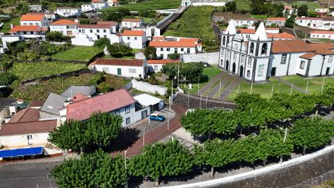 VENDE-SE MORADIA EM SÃO MATEUS, MADALENA DO PICO