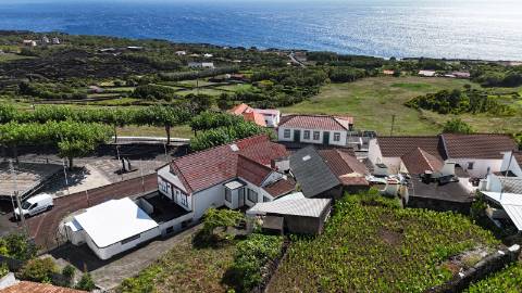 VENDE-SE MORADIA EM SÃO MATEUS, MADALENA DO PICO