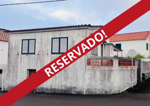 VENDE-SE MORADIA NAS SETE CIDADES, MADALENA DO PICO