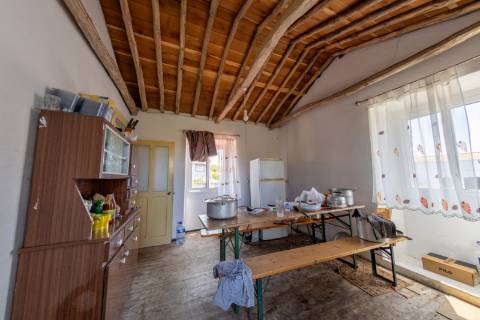 VENDE-SE MORADIA E AMPLO TERRENO NA MADALENA DO PICO