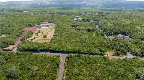 VENDE-SE TERRENO RÚSTICO EM SANTO ANTÓNIO, SÃO ROQUE DO PICO