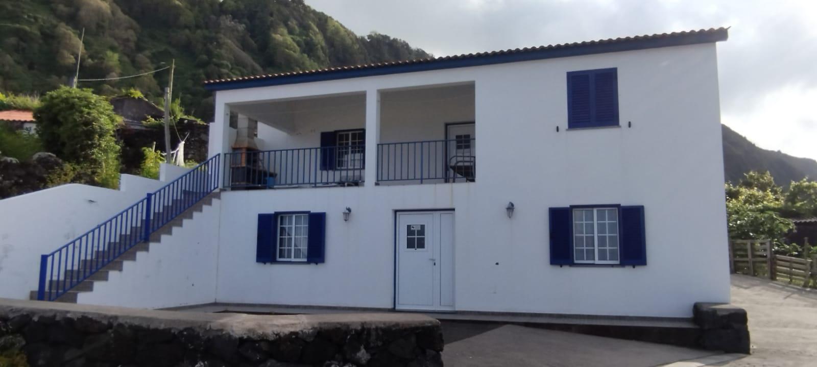 VENDE-SE MORADIA T4 NA FAJÃ DO OUVIDOR, ILHA DE SÃO JORGE