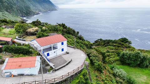 VENDE-SE MORADIA T4 NA FAJÃ DO OUVIDOR, ILHA DE SÃO JORGE