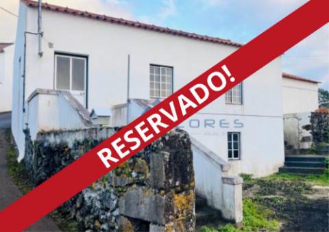 VENDE-SE MORADIA NO MONTE, CANDELÁRIA, MADALENA DO PICO