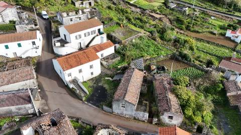 VENDE-SE MORADIA NO MONTE, CANDELÁRIA, MADALENA DO PICO