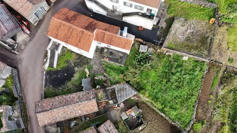 VENDE-SE MORADIA NO MONTE, CANDELÁRIA, MADALENA DO PICO