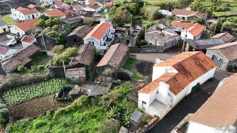 VENDE-SE MORADIA NO MONTE, CANDELÁRIA, MADALENA DO PICO