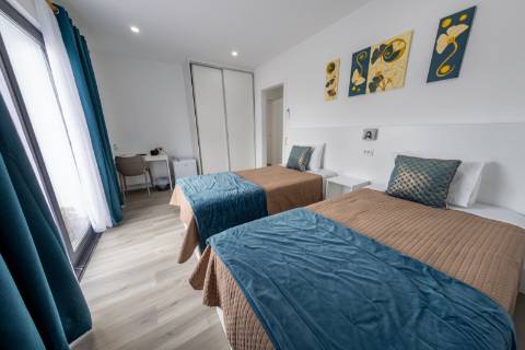 VENDE-SE MORADIA RECENTE E MODERNA NO CENTRO DA VILA DA MADALENA