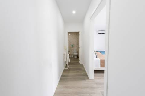 VENDE-SE MORADIA RECENTE E MODERNA NO CENTRO DA VILA DA MADALENA